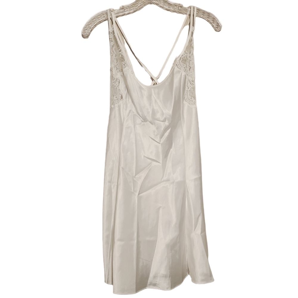 Victoria's Secret | Women's White Strappy Lace Chemise Gown (Size Medium)